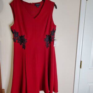 Elegant Liz Claiborne Dark Red Sleeveless Dress with Black Lace Trim